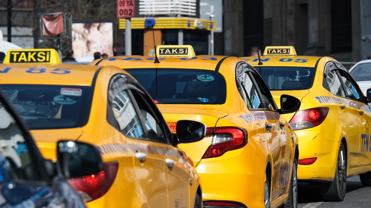 İzmir’de taksi ücretlerine 1 ayda ikinci zam