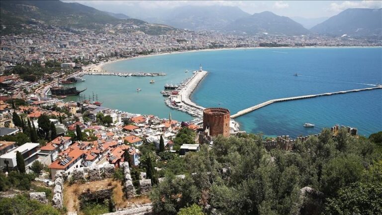 alanya-turizmde-4-milyar-euro-gelir-hedefliyor-l3lMUdNT.jpg