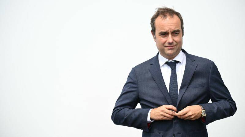 fransada dun hukumeti kuran basbakan sebastien lecornu istifa etti 9H4EAvxi