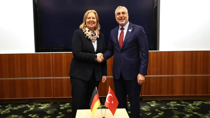 bakan isikhan alman mevkidasi bas ile gorustu dB92a6k9.webp