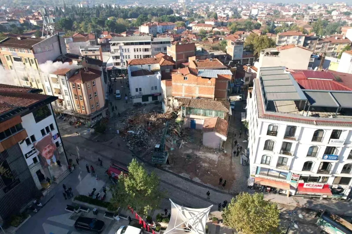 sindirgida deprem sonrasi afet bolgesi ilan edildi sWAHeh3l.jpg